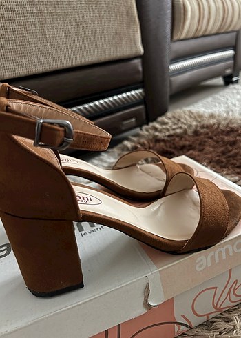 Kahverengi Süet Topuklu Kadın Ayakkabı - Görsel 4