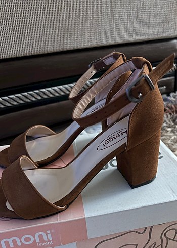 Kahverengi Süet Topuklu Kadın Ayakkabı - Görsel 3