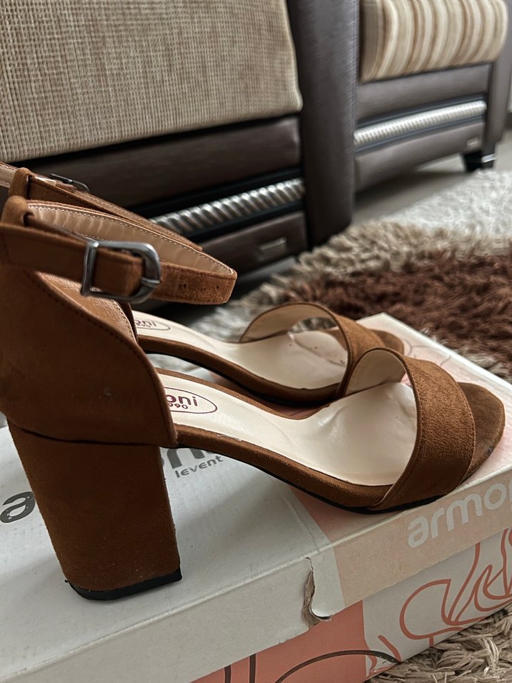 Kahverengi Süet Topuklu Kadın Ayakkabı - Görsel 4