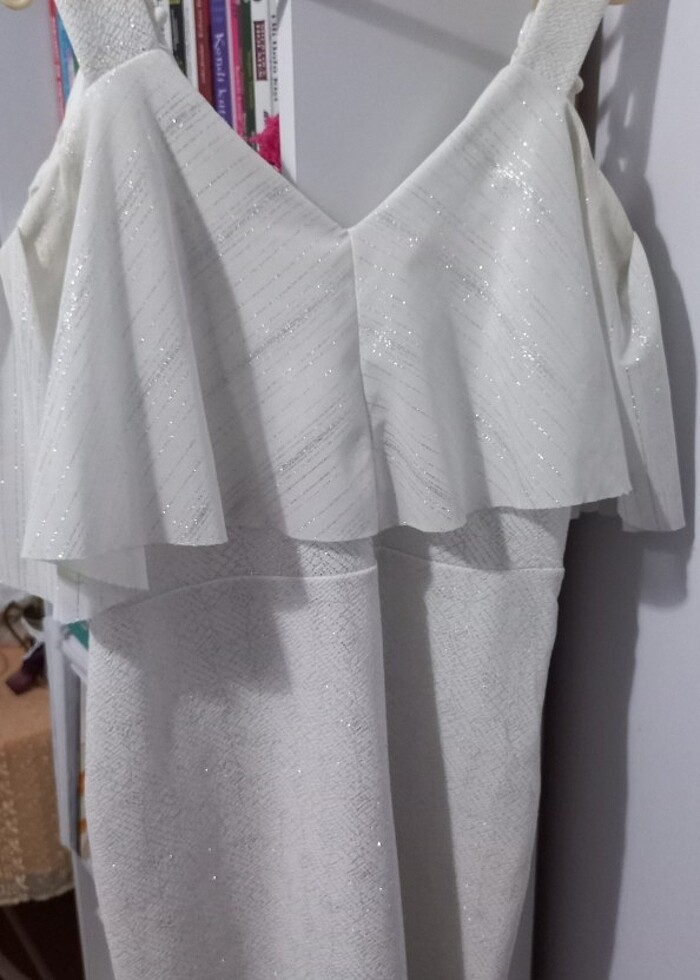 S beden omuzları açık simli beyaz elbise - Görsel 2