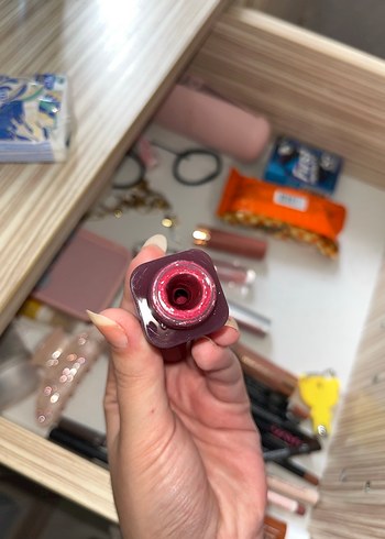 Huda Beauty Blush Filter Black Cherry Allık - Görsel 4