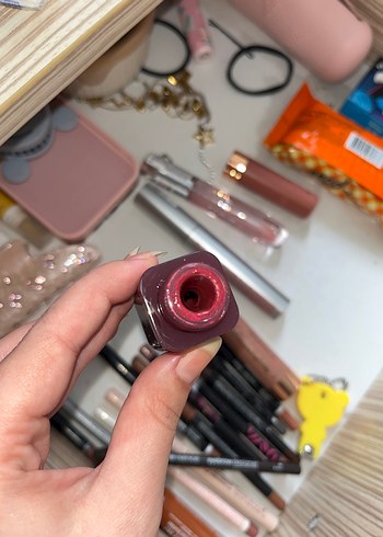 Huda Beauty Blush Filter Black Cherry Allık - Görsel 3