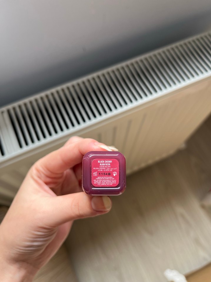 Huda Beauty Blush Filter Black Cherry Allık - Görsel 2