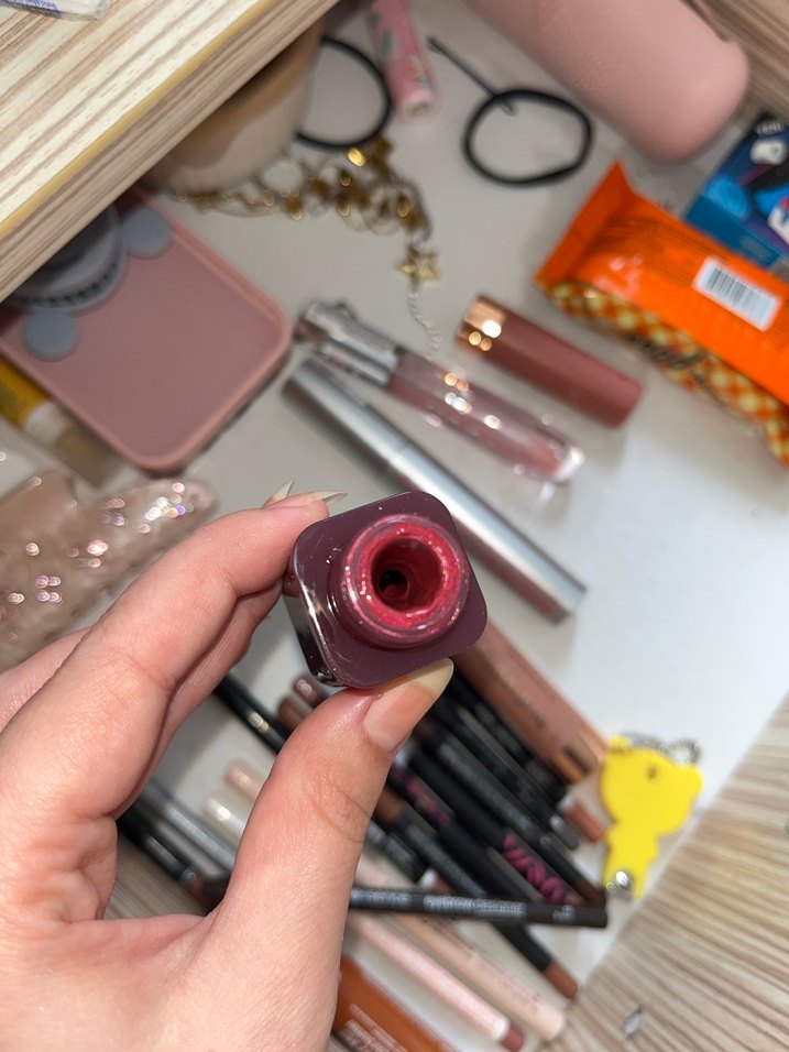 Huda Beauty Blush Filter Black Cherry Allık - Görsel 3