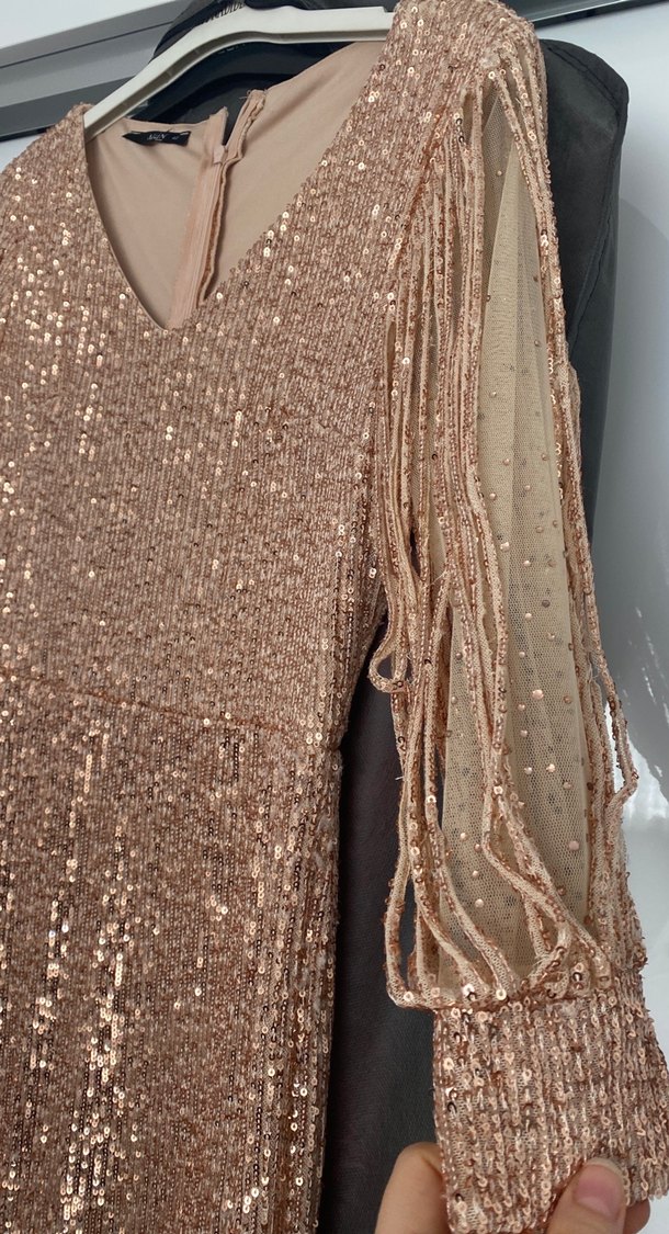 Bej V Yakalı Midi Payetli Elbise - Görsel 3