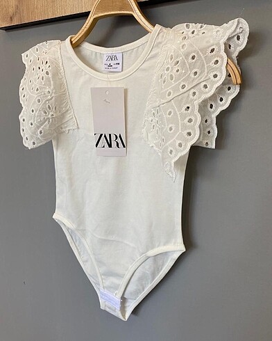 Zara omuzları fırfırlı body