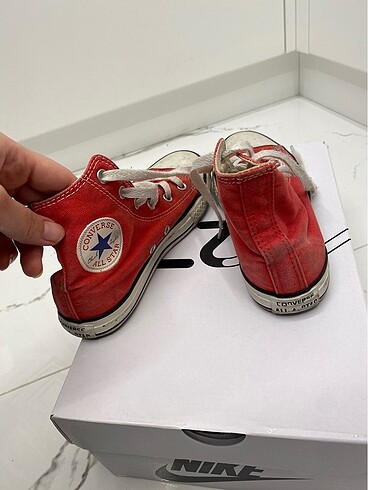 32 Beden kırmızı Renk Converse