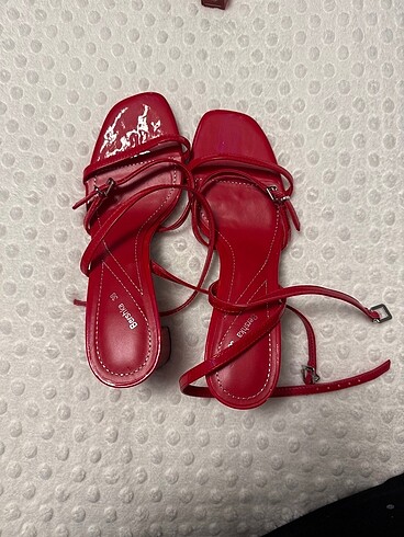 BERSHKA topuklu sandalet