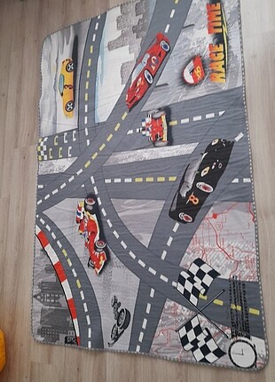Diğer yol desenli oyun halısı