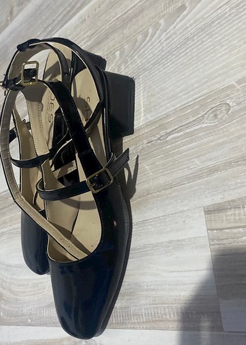 Shoes & More Klasik Siyah Tokalı Topuklu Kadın Ayakkabı
