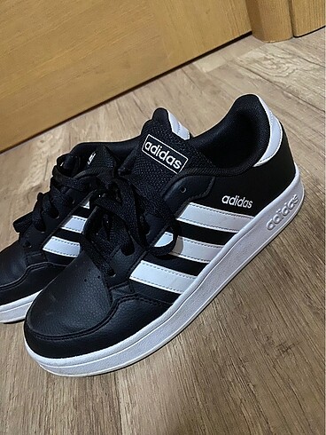 37 Beden Adidas ayakkabı