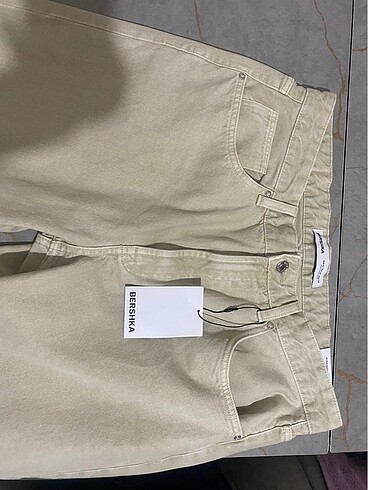 BERSHKA JEAN
