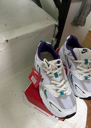 Nike Beyaz Mor Laced Spor Ayakkabı - Görsel 2