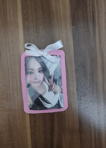 Pembe kurdeleli holder