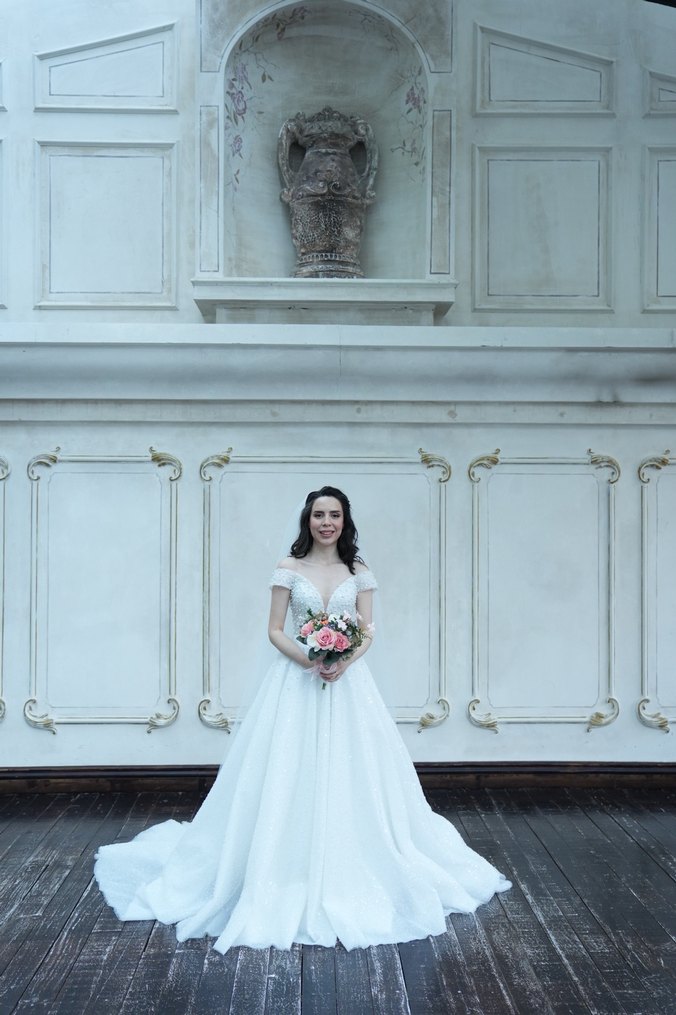 Modern Klasik V Yaka Beyaz A Kesim Gelinlik - Görsel 3