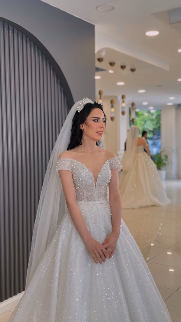 Modern Klasik V Yaka Beyaz A Kesim Gelinlik - Görsel 4