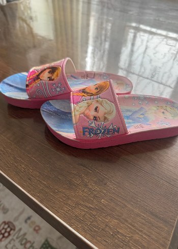 Kız Çocukları için Pembe Baskılı Tokalı Terlik - Görsel 3