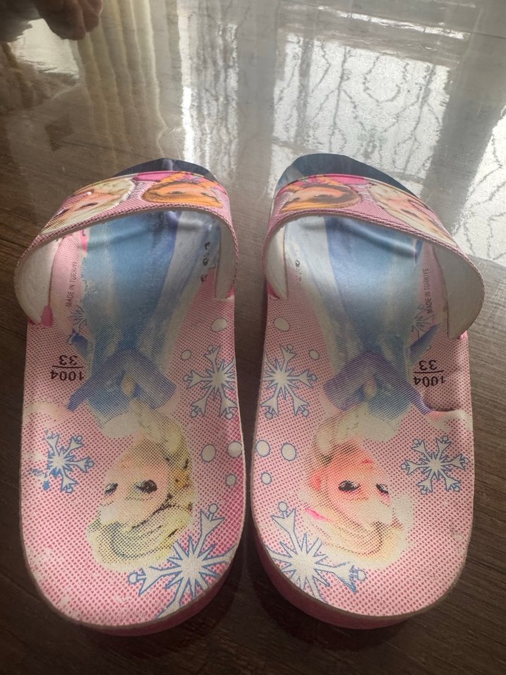 Kız Çocukları için Pembe Baskılı Tokalı Terlik - Görsel 2