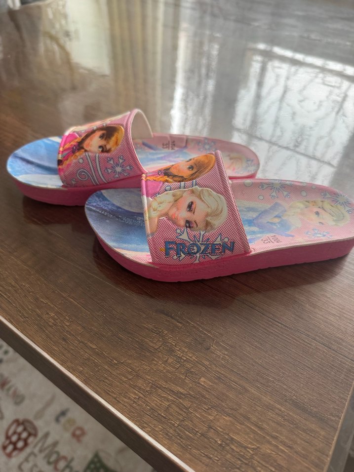 Kız Çocukları için Pembe Baskılı Tokalı Terlik - Görsel 3