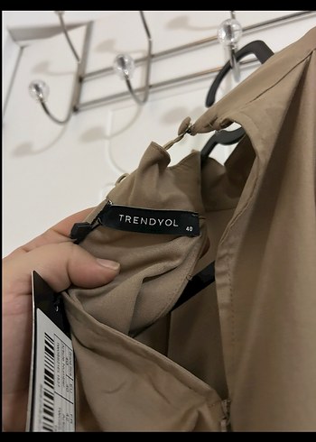 Trendyol & Milla Bej Pilili Kolsuz Uzun Keten Elbise