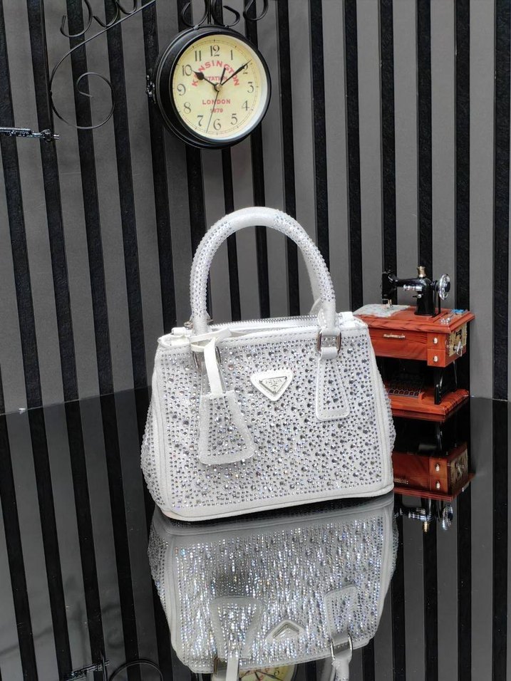 Pullu Pembe Deri Kadın Çanta - Görsel 4