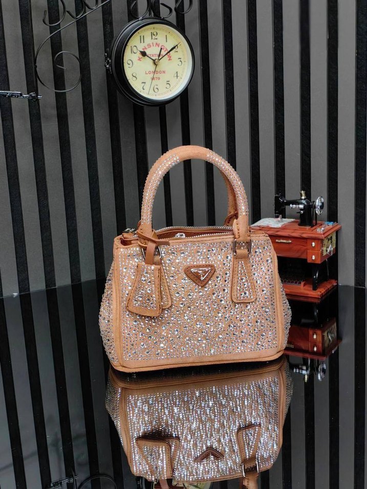 Pullu Pembe Deri Kadın Çanta - Görsel 2