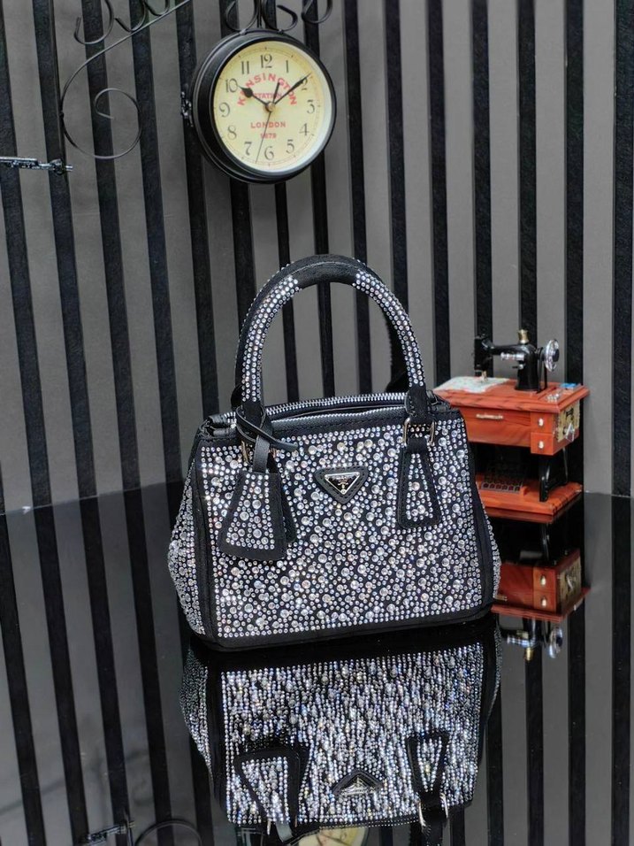 Pullu Pembe Deri Kadın Çanta - Görsel 3