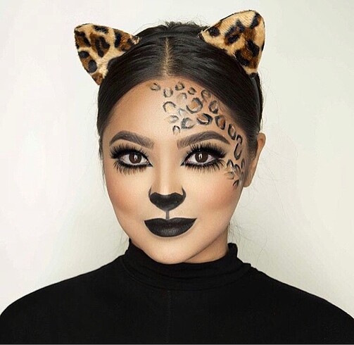 Leoparlı taç