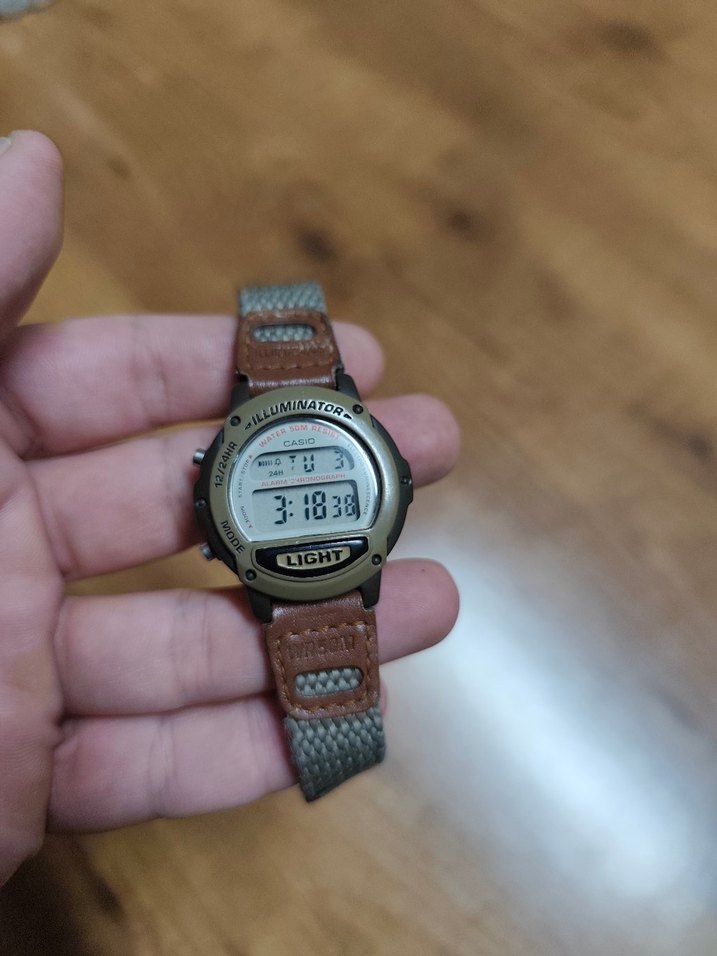 Orjinal Casio LW-22H Erkek Çocuk Saat - Görsel 2