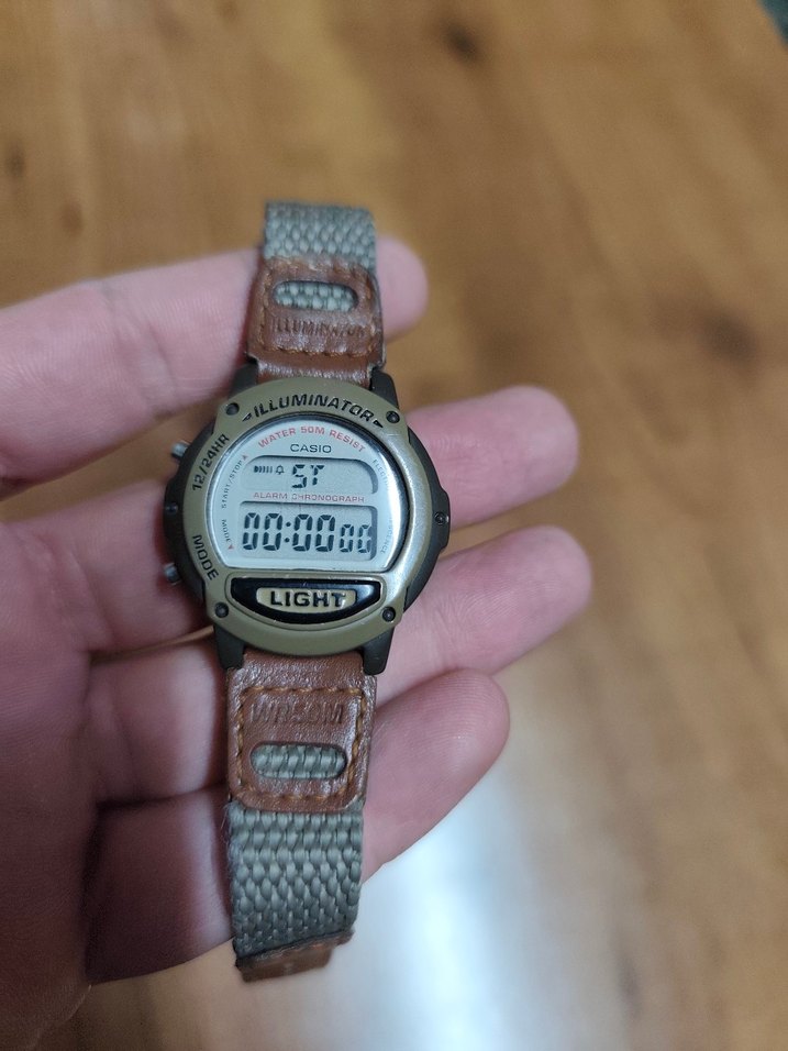 Orjinal Casio LW-22H Erkek Çocuk Saat - Görsel 4