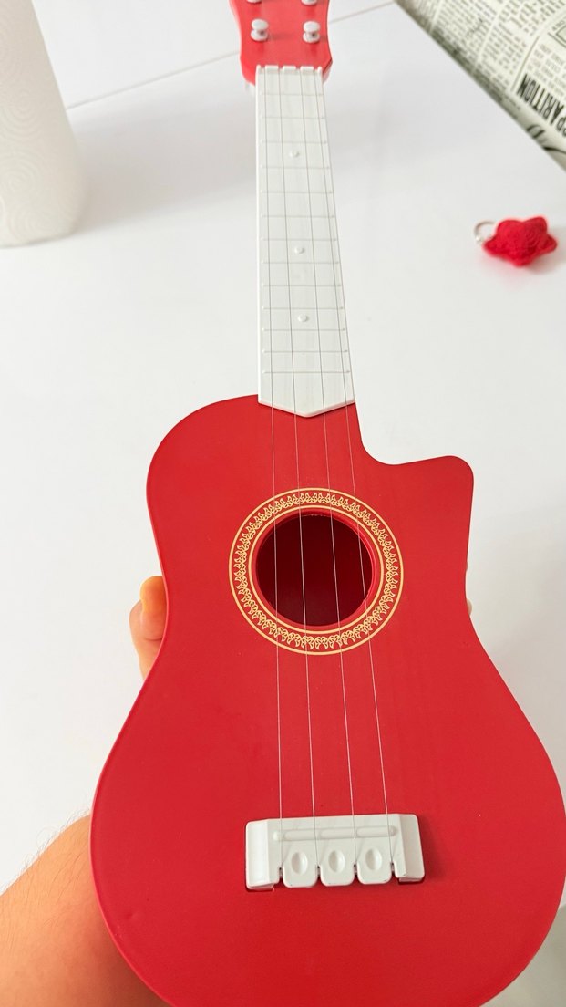 Oyuncak gitar - Görsel 4