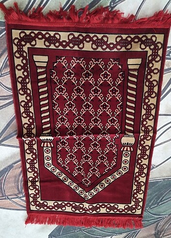 ÇEŞİTLİ SECCADELER 