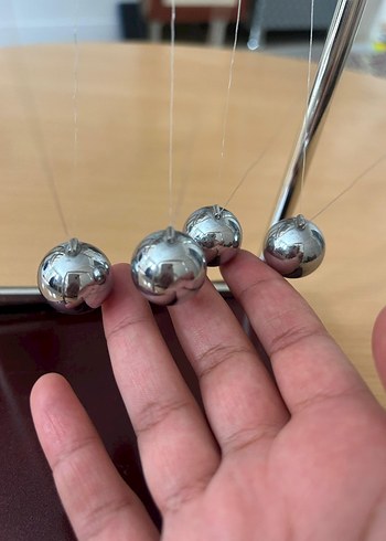 Burgundy Parlak Newton Beşiği Eğitim Oyuncağı masa üstü - Görsel 4