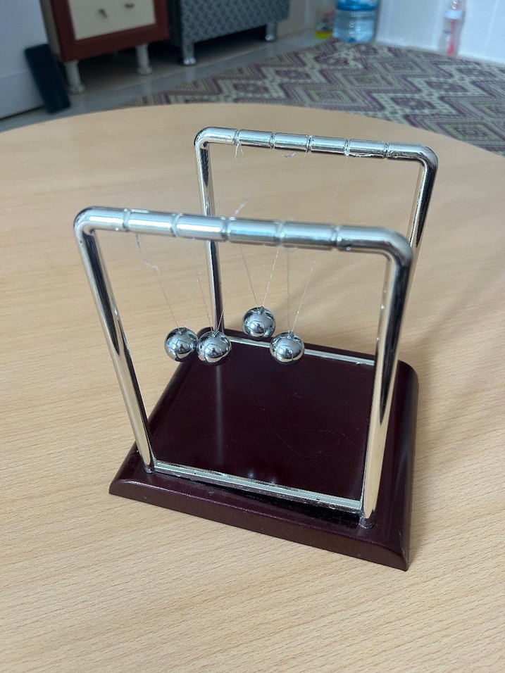 Burgundy Parlak Newton Beşiği Eğitim Oyuncağı masa üstü - Görsel 5