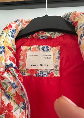 Kızlar için Renkli Çiçek Desenli Yelek - Görsel 2