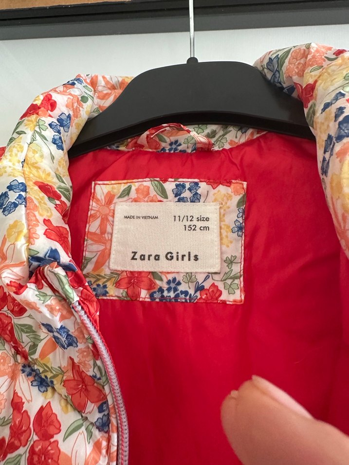 Kızlar için Renkli Çiçek Desenli Yelek - Görsel 2