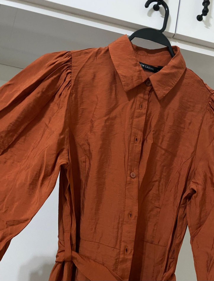 Kemerli Kısa Kollu Kahverengi Midi Elbise - Görsel 5