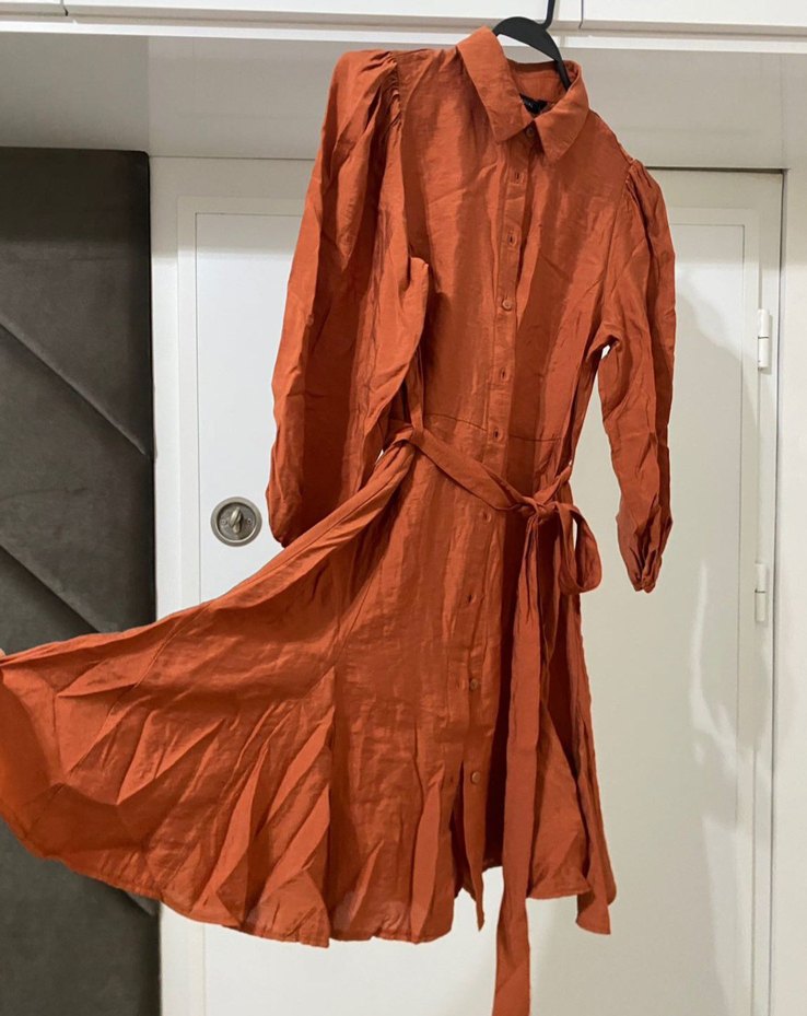 Kemerli Kısa Kollu Kahverengi Midi Elbise - Görsel 4