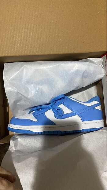 Nike dunk low university blue