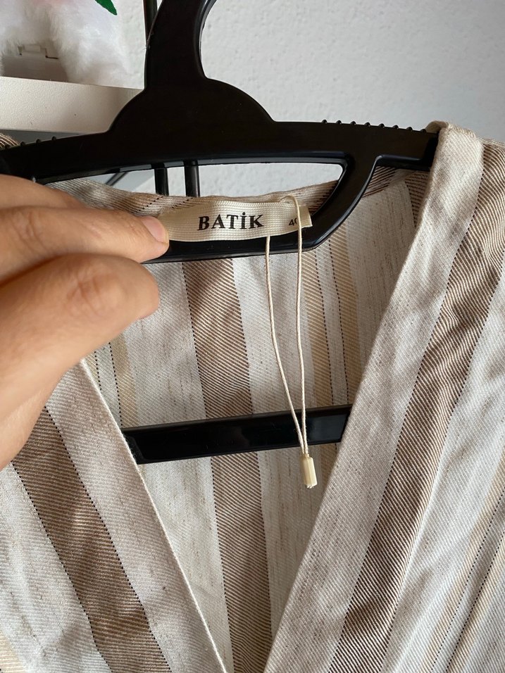 Bej Keten V Yaka Drapeli Uzun Elbise - Görsel 2