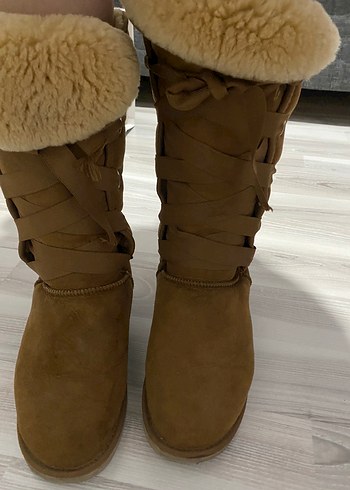 39 Beden UGG orijinal Süet Kürklü Kadın Dolgu Topuk Bot