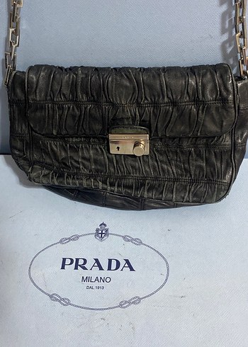 Prada Prada Zincir Detaylı Siyah Yılan Derisi Desenli Deri Çanta