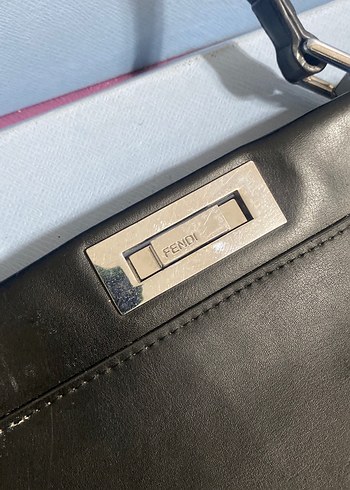 Fendi Klasik Siyah Deri Tokalı Kadın Çanta