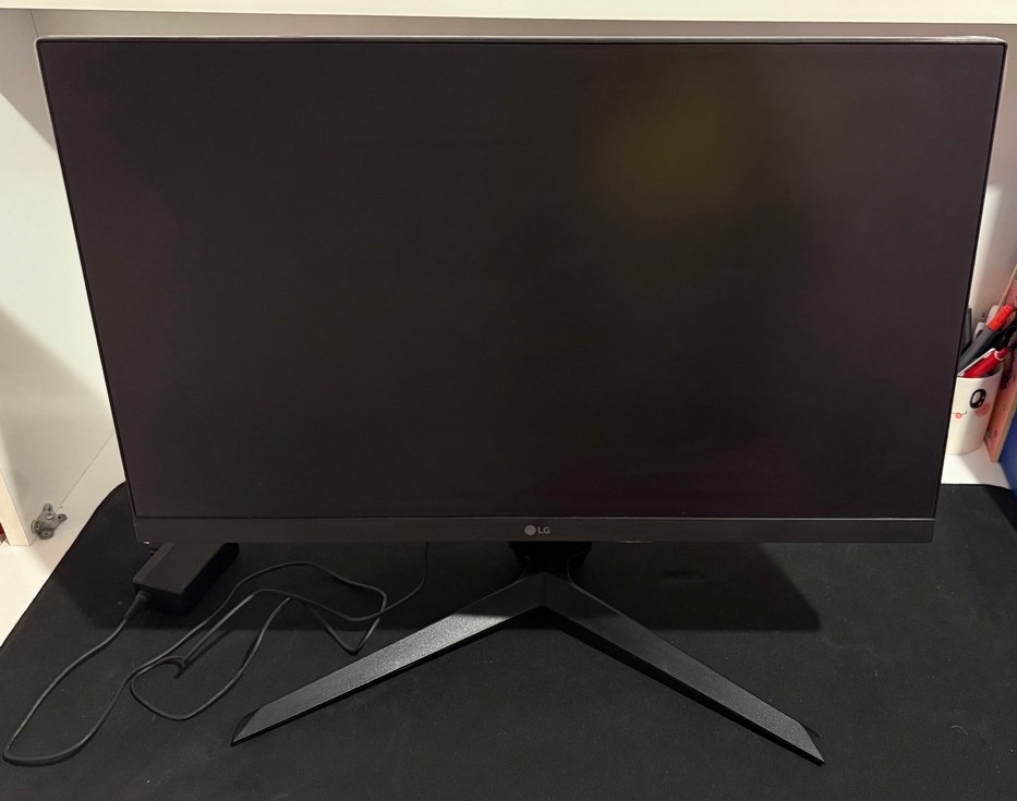 LG Ultra Gear pivot monitör 24 - Görsel 2