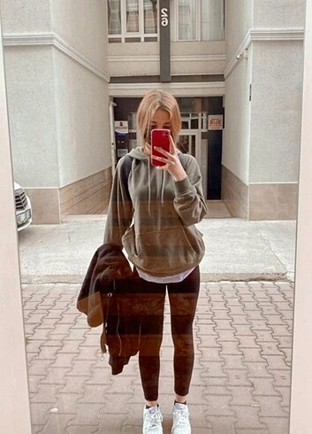 Sweatshirt