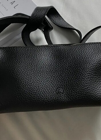 Siyah askılı silindir çanta - Görsel 3