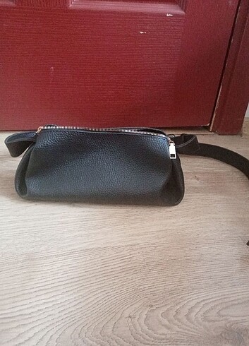 Siyah askılı silindir çanta - Görsel 4