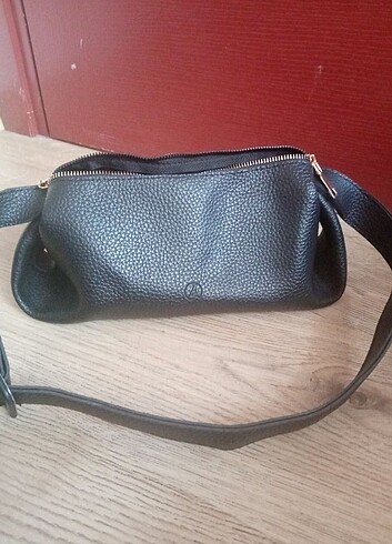 Siyah askılı silindir çanta - Görsel 5