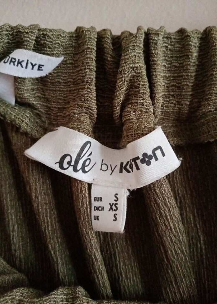 Koton omzu açık kuşaklı elbise  - Görsel 4