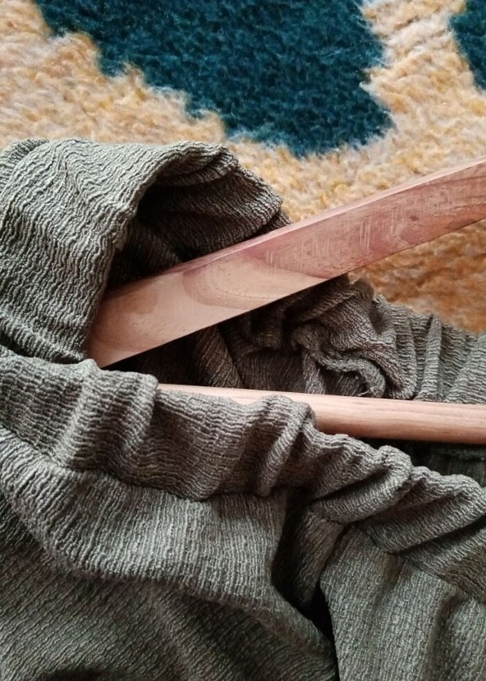 Koton omzu açık kuşaklı elbise  - Görsel 5